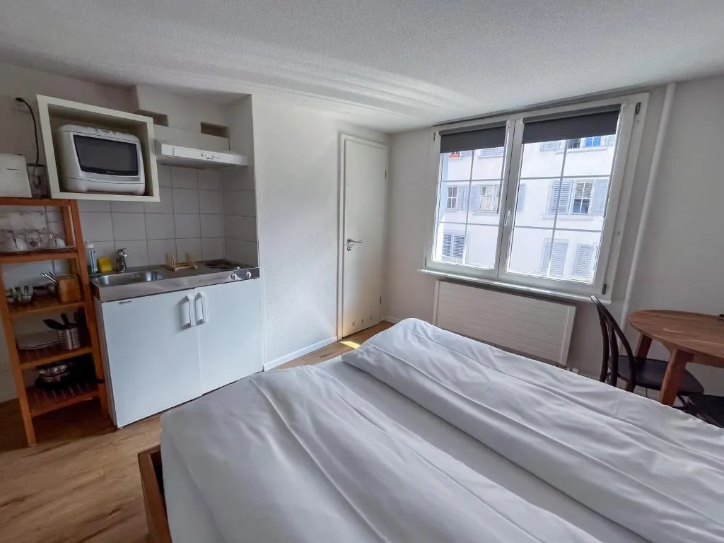 Apartment im stattHotel Zürich mit Doppelbett und eigener Kitchenette