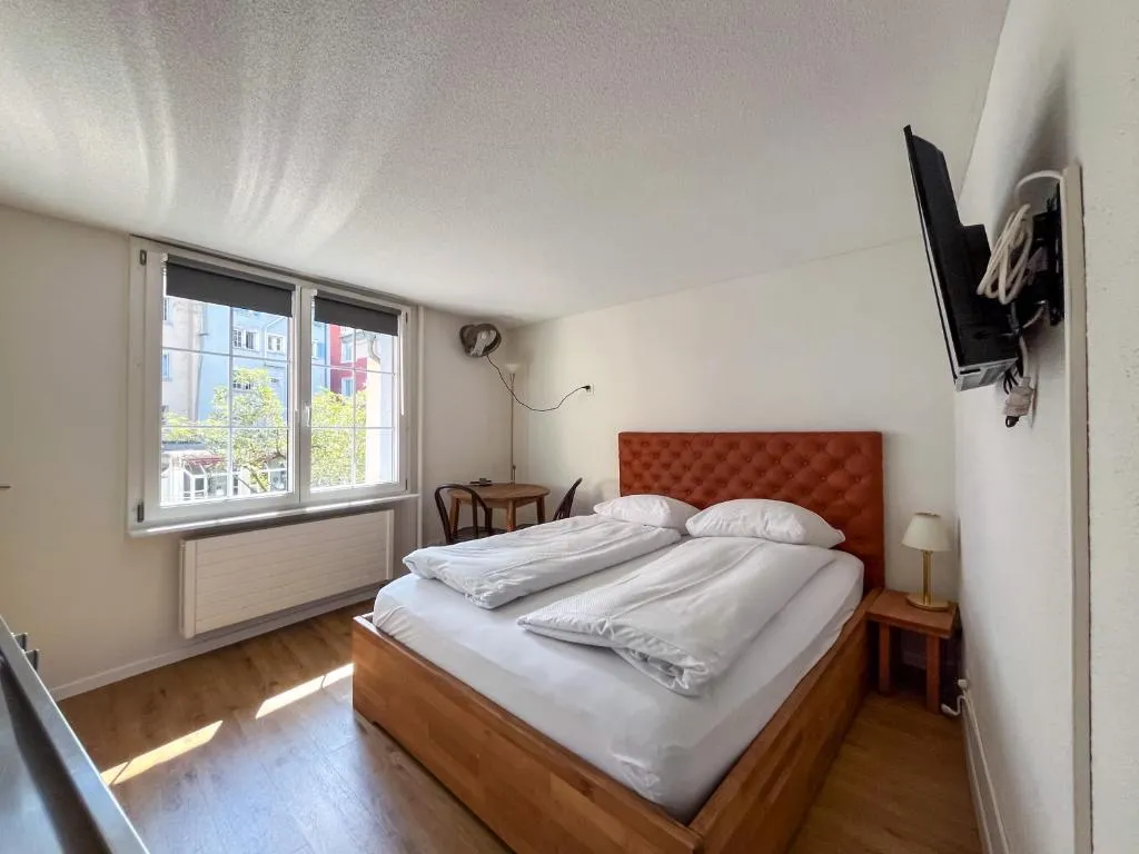 Doppelzimmer im Morgenlicht mit Blick Richtung Altstadtgasse